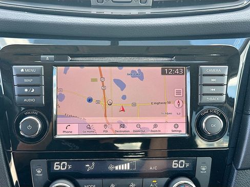 Used 2018 Nissan Rogue SV w/ Premium Package image 13