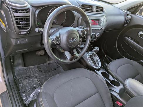Used 2015 Kia Soul + FWD image 10