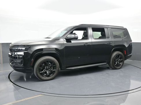 Used 2023 Jeep Wagoneer Series II image 2