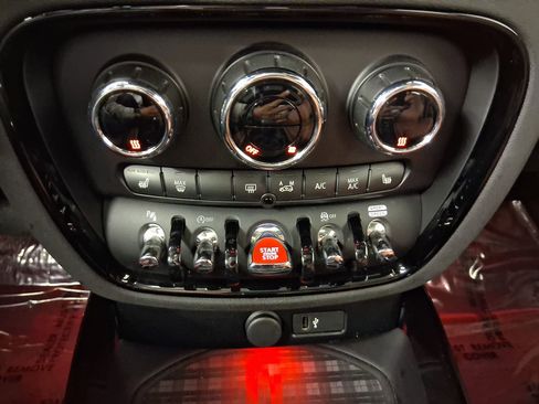 Certified 2024 MINI Cooper Clubman S FWD image 17