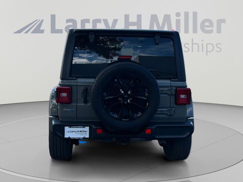 Used 2023 Jeep Wrangler Unlimited Sahara AWD/4WD image 4