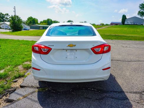 Used 2017 Chevrolet Cruze LT w/ Convenience Package FWD image 4