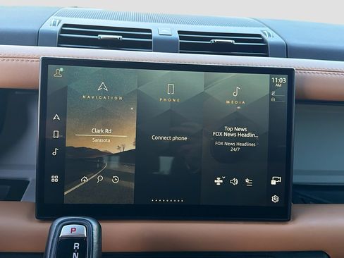 Used 2023 Land Rover Defender 130 X-Dynamic SE image 33