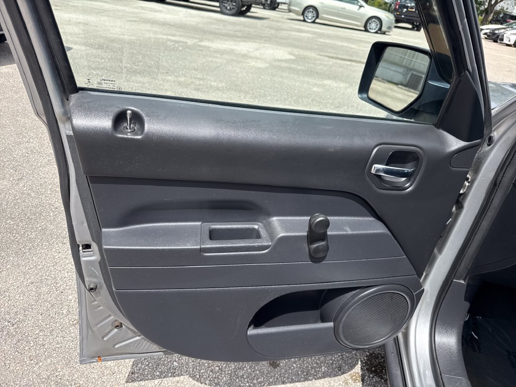 Used 2016 Jeep Patriot Sport FWD image 12