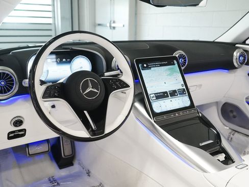 Certified 2026 Mercedes-Benz Maybach SL 680 image 17