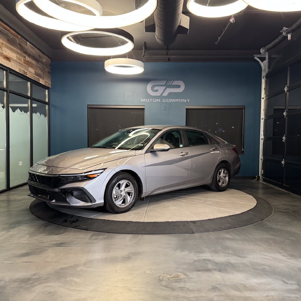 Used 2025 Hyundai Elantra SE FWD image 7
