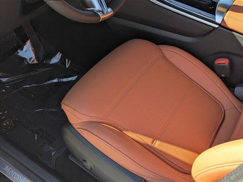 Used 2026 Mercedes-Benz GLC 300 image 4