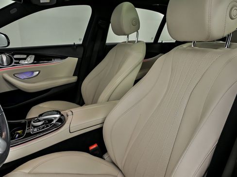 Used 2019 Mercedes-Benz E 300 4MATIC image 22