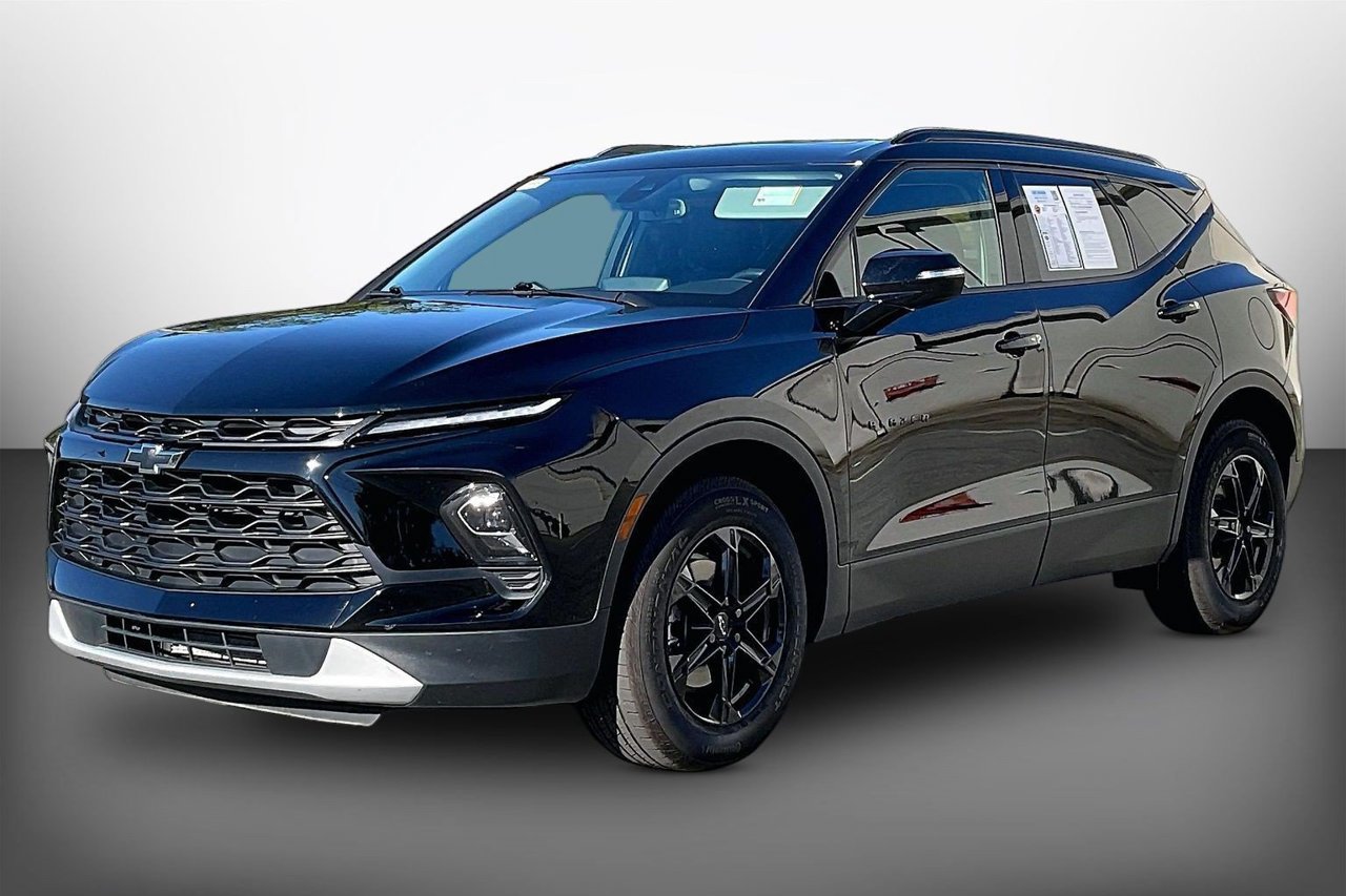 Used 2025 Chevrolet Blazer LT w/ Midnight/Sport Edition FWD image 4