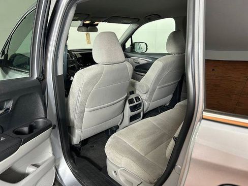 Used 2021 Honda Pilot EX image 11