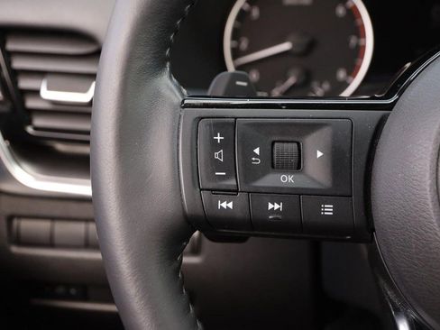 Used 2021 Nissan Rogue SV w/ Premium Package image 15