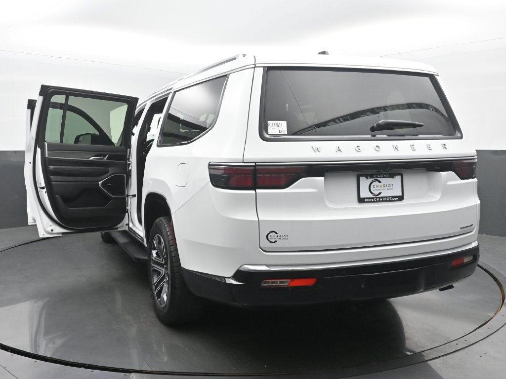 Used 2024 Jeep Wagoneer L Series II AWD/4WD image 61
