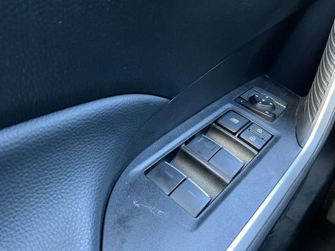 Used 2025 Toyota RAV4 XLE AWD/4WD image 19