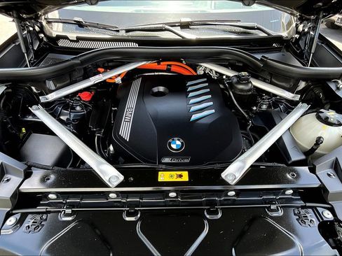 Used 2022 BMW X5 xDrive45e w/ Climate Comfort Package image 13