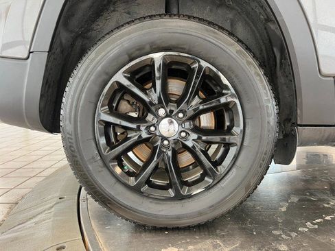 Used 2016 Jeep Cherokee Latitude w/ Cold Weather Group image 38