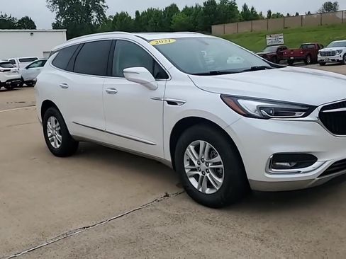 Used 2021 Buick Enclave Essence w/ Sound and Sites Package AWD/4WD image 2
