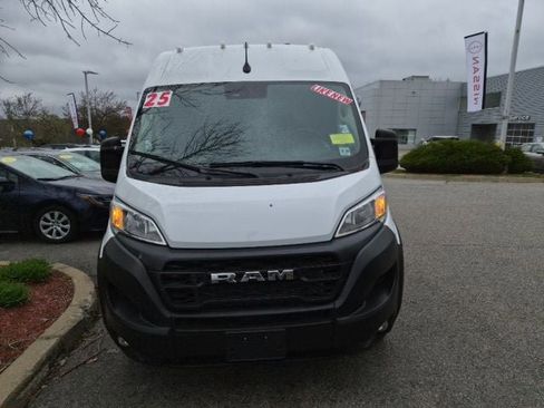Used 2025 RAM ProMaster 2500 w/ Convenience Group FWD image 3