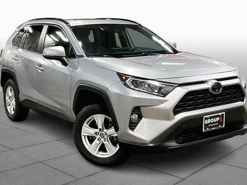 Used 2019 Toyota RAV4 XLE image 2