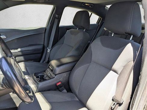Used 2017 Dodge Charger SE w/ Power Sunroof Group RWD image 10