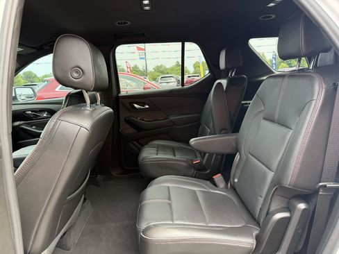 Used 2023 Chevrolet Traverse RS FWD image 18