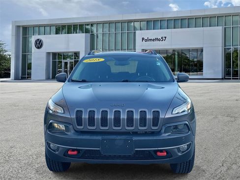Used 2018 Jeep Cherokee Trailhawk image 2