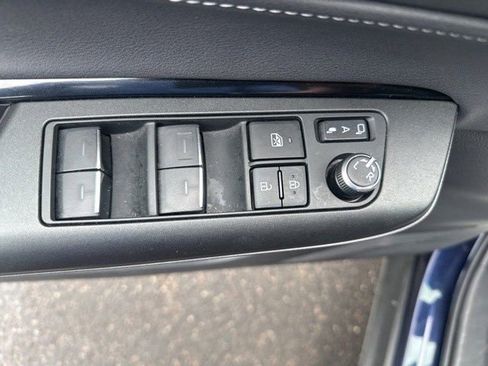 Used 2024 Toyota Venza LE image 11