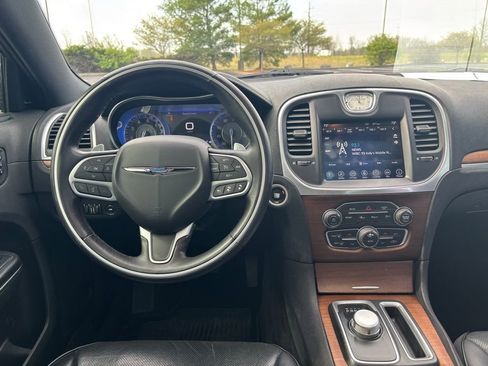 Used 2017 Chrysler 300 C Platinum w/ Safetytec Plus Group RWD image 24
