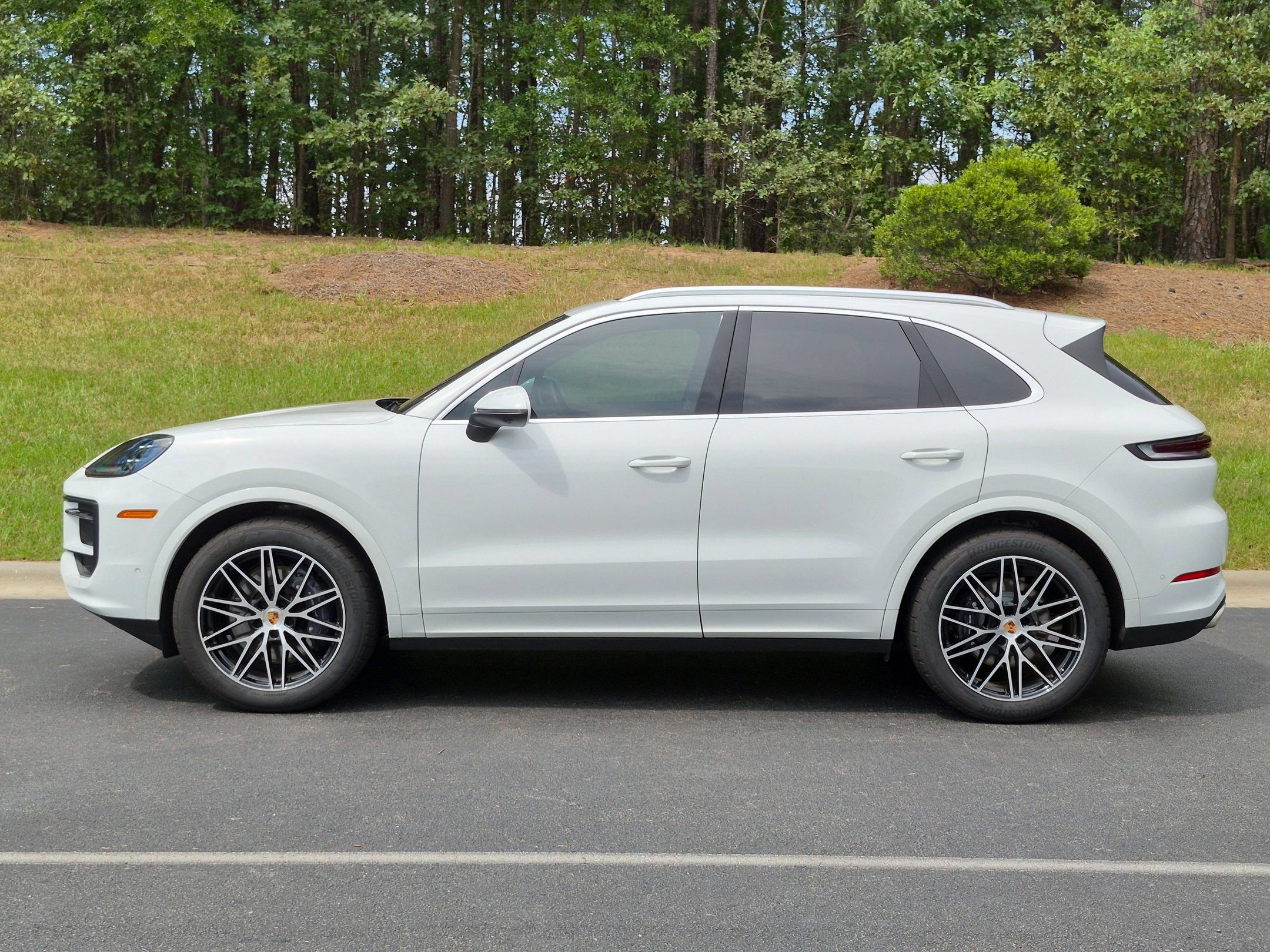 Certified 2026 Porsche Cayenne AWD/4WD image 2