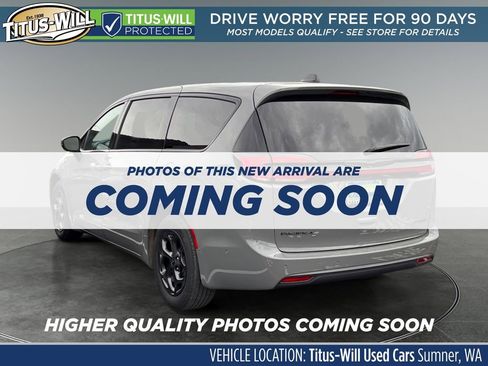 Used 2023 Chrysler Pacifica Touring-L w/ S Appearance Package FWD image 4