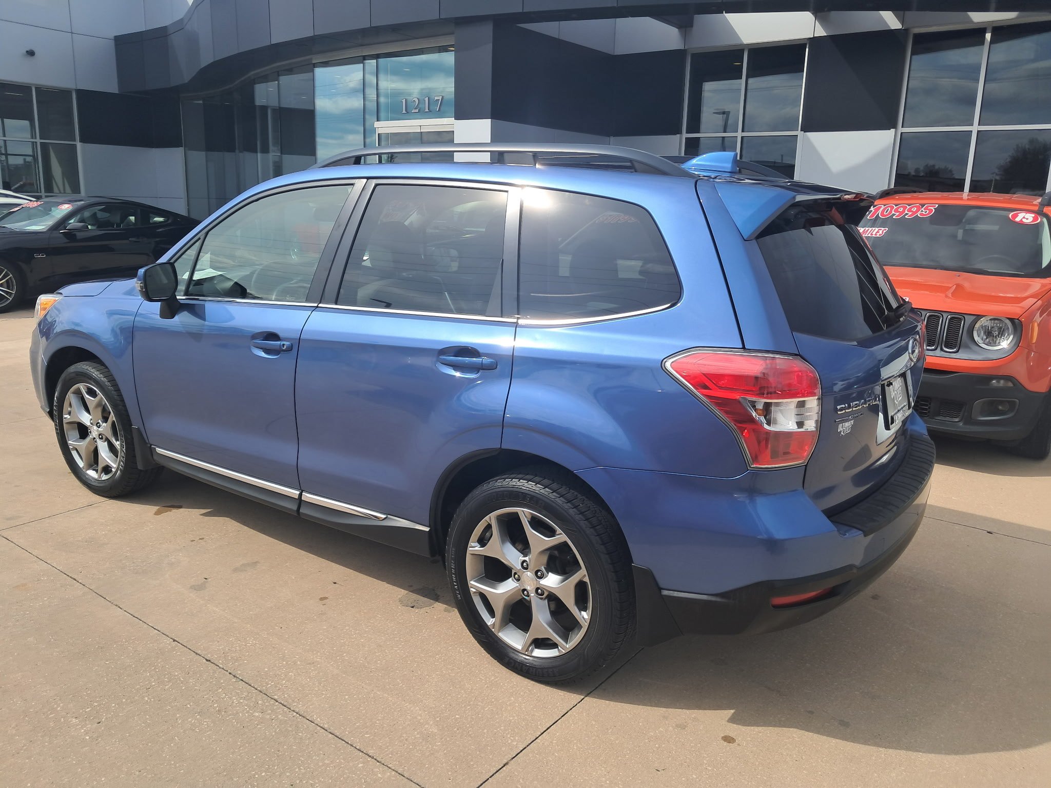 Used 2016 Subaru Forester 2.5i Touring w/ Eyesight & Navigation System AWD/4WD image 2