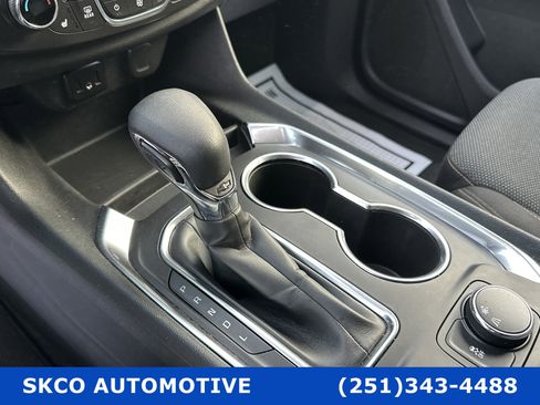 Used 2021 Chevrolet Traverse LT image 23