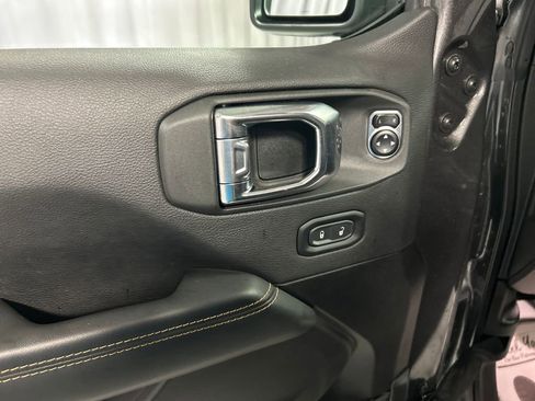 Used 2025 Jeep Wrangler Unlimited Sahara w/ Safety Group image 14