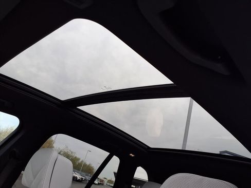 Used 2026 BMW X5 xDrive50e image 3