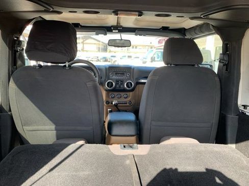 Used 2015 Jeep Wrangler Sahara w/ Connectivity Group AWD/4WD image 19