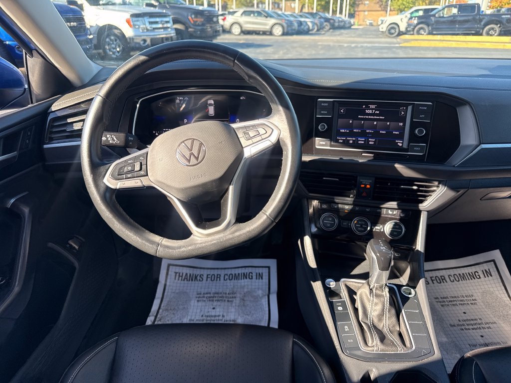 Used 2024 Volkswagen Jetta SE FWD image 17