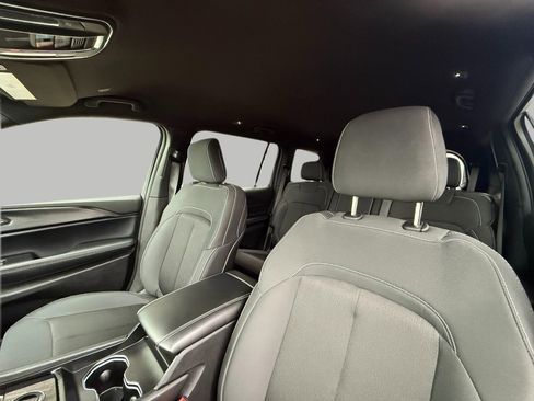 Used 2024 Jeep Grand Cherokee L Laredo image 41