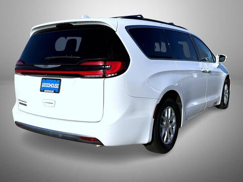 Used 2022 Chrysler Pacifica Touring-L FWD image 5