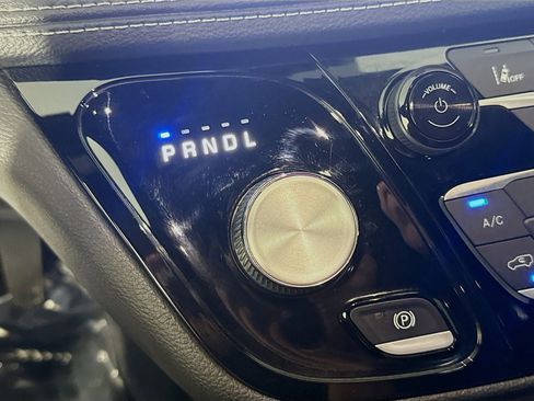 Used 2022 Chrysler Pacifica Touring-L w/ S Appearance Package image 21