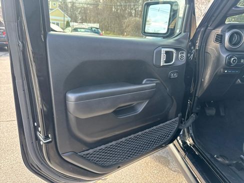 Used 2023 Jeep Wrangler Unlimited w/ Sun & Screen Package image 22