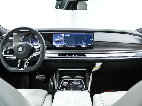 New 2026 BMW 760i xDrive w/ Executive Package AWD/4WD image 13