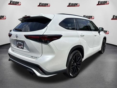 Used 2024 Toyota Highlander XSE AWD/4WD image 5
