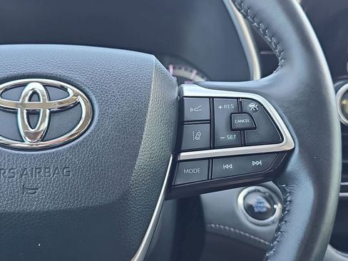 Used 2022 Toyota Highlander XLE FWD image 30