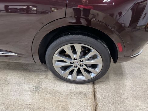 Certified 2022 Buick Envision Avenir w/ Technology Package II image 9