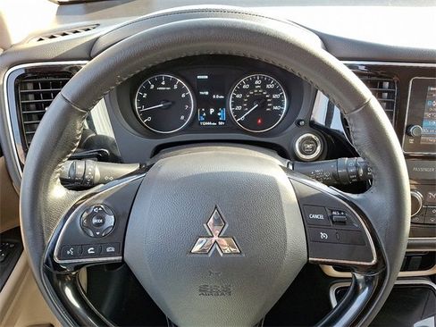 Used 2017 Mitsubishi Outlander SEL image 19