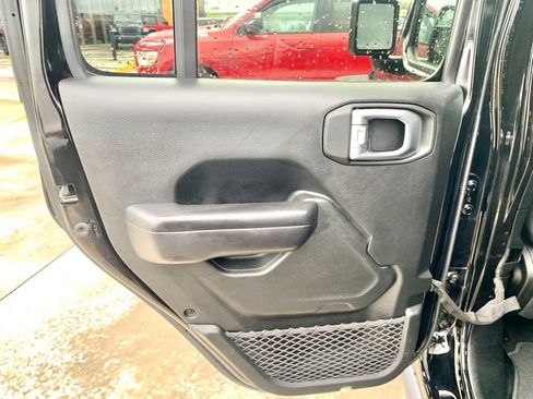 Used 2020 Jeep Gladiator Rubicon AWD/4WD image 16
