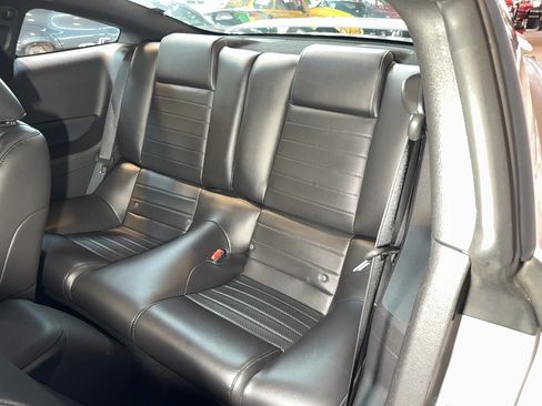 Used 2005 Ford Mustang GT RWD image 40