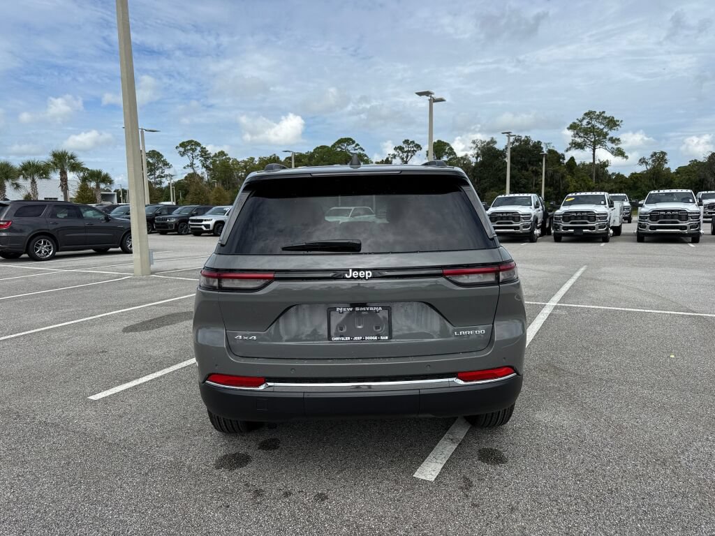 New 2027 Jeep Grand Cherokee Laredo AWD/4WD image 4