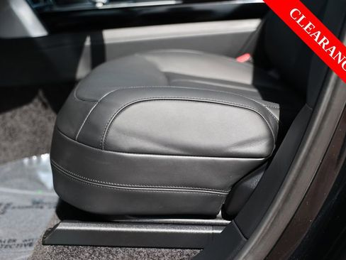 Used 2025 Land Rover Range Rover Long Wheelbase SE AWD/4WD image 18