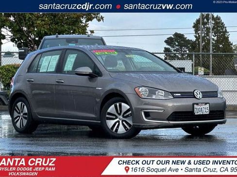 Used 2016 Volkswagen e-Golf SE w/ DC Fast Charging Package image 1