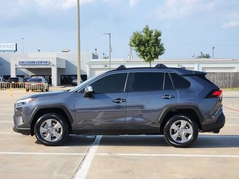 Used 2025 Toyota RAV4 XLE AWD/4WD image 4